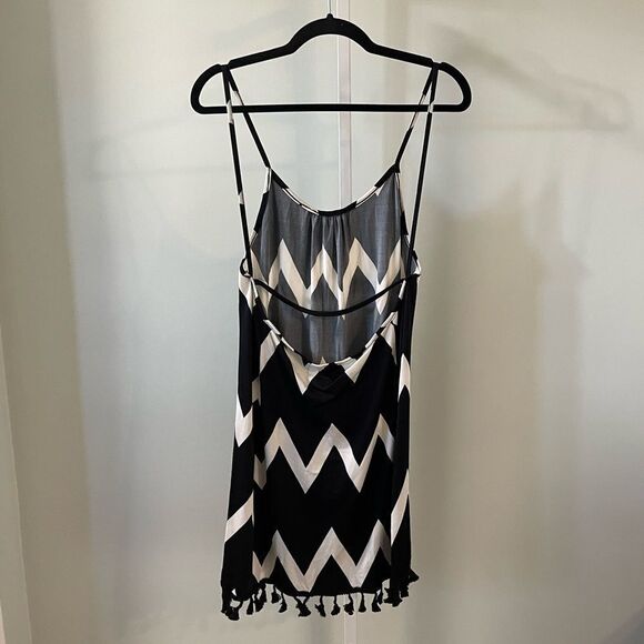Black & White Chevron Low Back Summer Dress - Picture 2 of 2